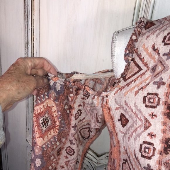 Mason & Belle Tribal Print Cold Shoulder Long Puff Sleeve Pop Over Top Size Med - Picture 2 of 9